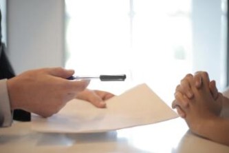 交情不深借钱20万合法吗为什么？